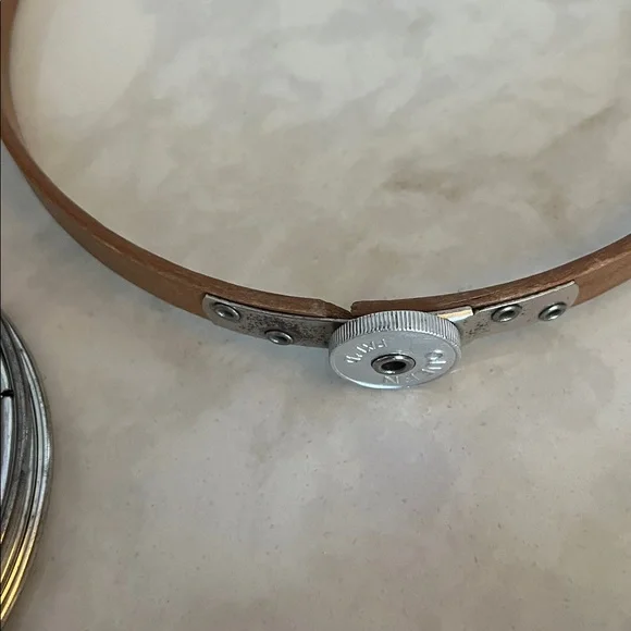 Vintage | Embroidery Hoop Bundle  of 4 complete hoops plus for incomplete hoops - Picture 4 of 7